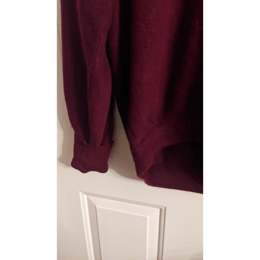 IZOD Men's V-Neck Sweater Red Medium Long Sleeve Wool Acrylic Nylon Blend - Picture 6 of 10